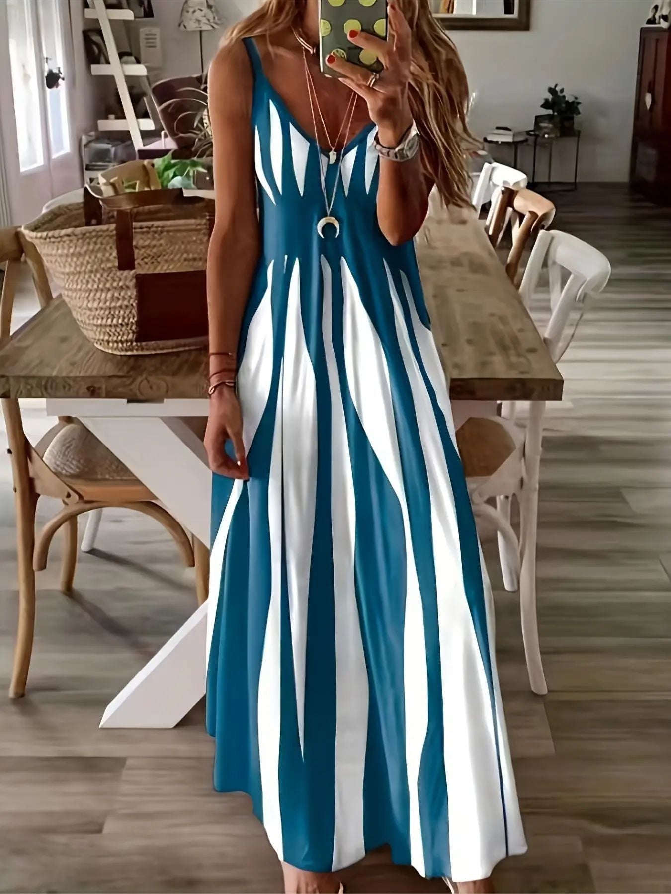 Striped Elegance Maxi Elbise