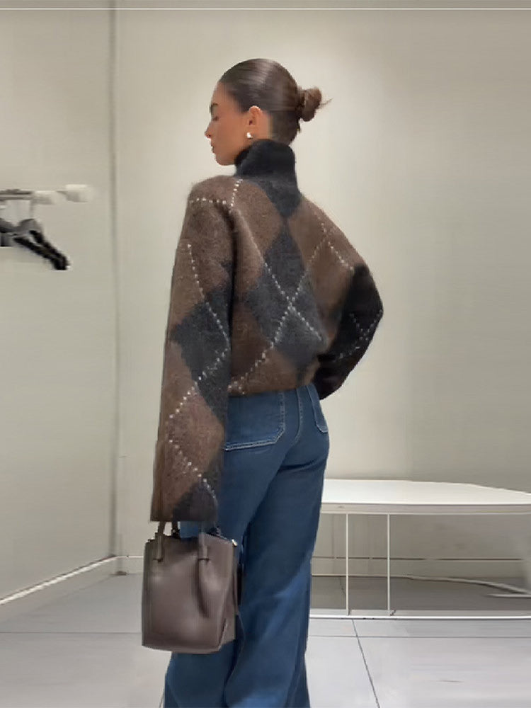 Simple Luxury: Oversized Argyle Knit Sweater