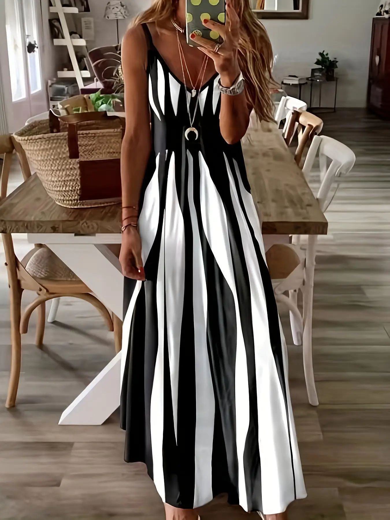 Striped Elegance Maxi Elbise